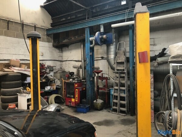 Well Estabished Car Bodyshop and Service Centre in Dronfield Photo 4