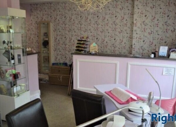 Established Beauty Salon in prime location Photo 4
