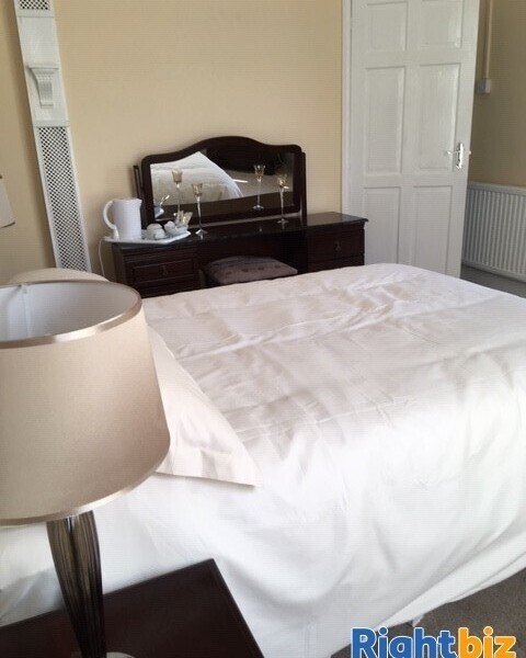 South Wales Free House with 4 Bar areas, 4 Good sized letting rooms and Owners apartment Photo 4