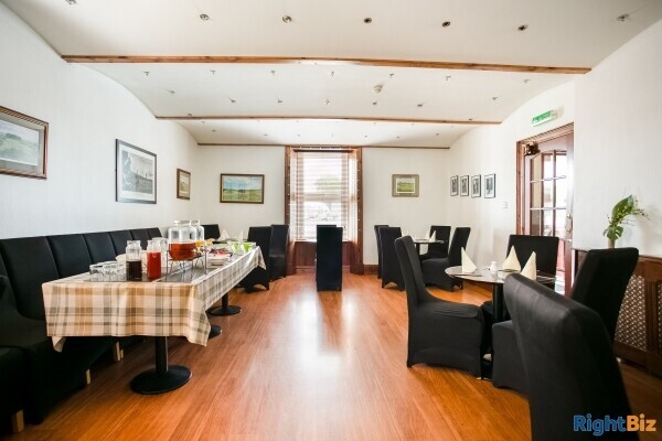 Corner Hotel for Sale - Well presented town centre Hotel for sale in golfing Mecca Photo 4