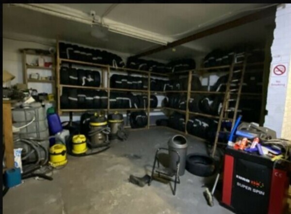 Hand Car Wash Valeting Business,Tyre shop and MOT Mechanic included in a prime location. Photo 4
