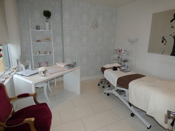 Tanning & Beauty Boutique For Sale Stockport Greater Manchester Photo 4