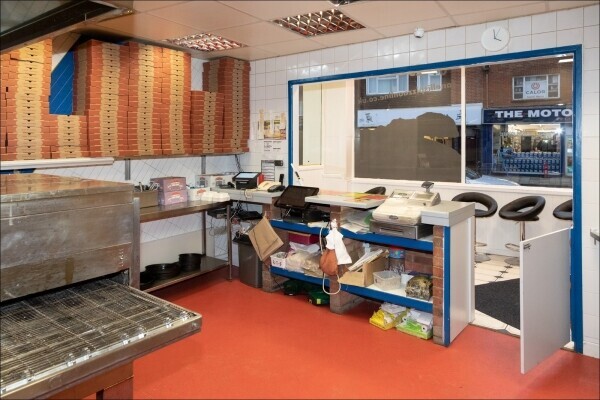 Lock-Up Pizza Takeaway in affluent New Forest Town, Hampshire Photo 4