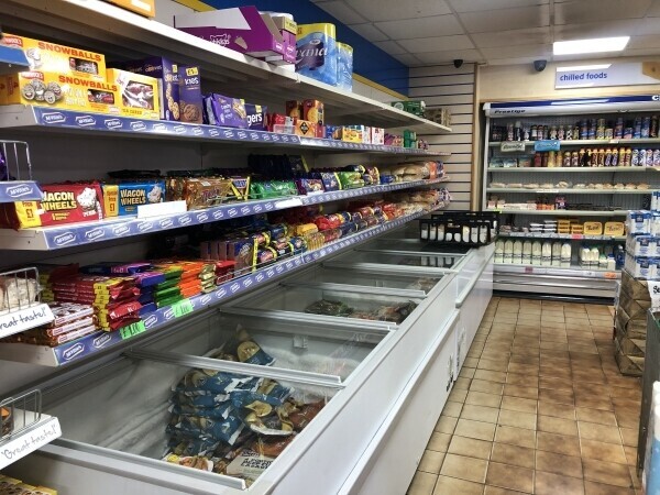 Convenience & Off Licence with 5 Bed Property Sales £16,000 Weekly Photo 4