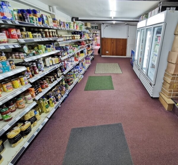 UNOPPOSED LICENSED CONVENIENCE STORE in ATTRACTIVE CANAL SIDE LOCATION in north Oxfordshire village Photo 4