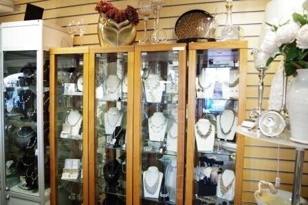 A Mansfield Gift, Cards & Furnishings Emporium 'For Sale' Photo 4