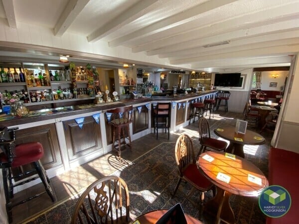 PUBLIC HOUSE: CULCHETH: Photo 4