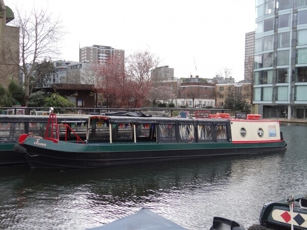 Successful Canal Cruising Day Trip Business Photo 4