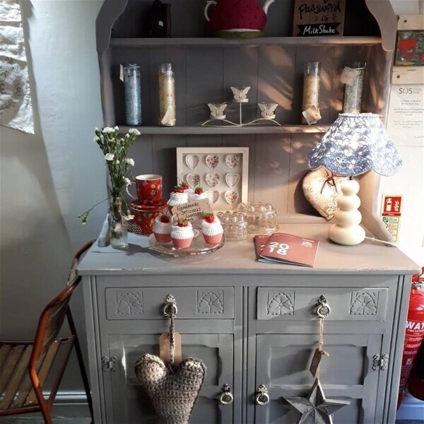 CHARMING COFFEE SHOP & MILKSHAKE BAR IN ABINGDON TOWN CENTRE Photo 4