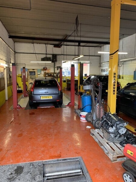 FREEHOLD MOT TESTING & REPAIRS CENTRE WITH SIX STUDIO ROOMS IN DERBY SUBURB Photo 3