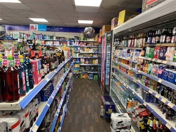 LICENSED CONVENIENCE STORE & NEWSAGENT WITH FAMILY APARTMENT IN KIDDERMINSTER Photo 4