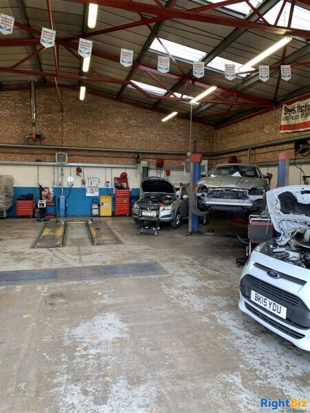 THRIVING MOT TESTING & REPAIRS CENTRE IN BEDFORDSHIRE Photo 4