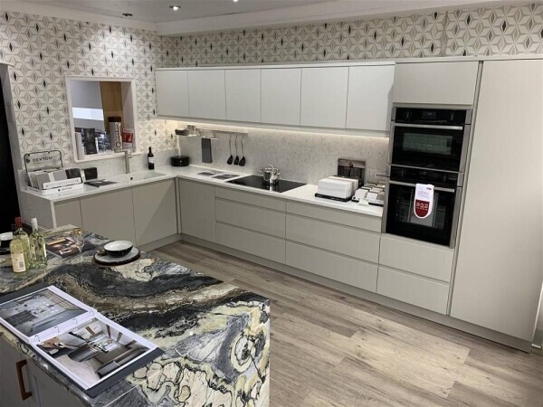 FREEHOLD DESIGNER KITCHENS CENTRE WITH LETTING APARTMENTS IN HORNSEA Photo 4