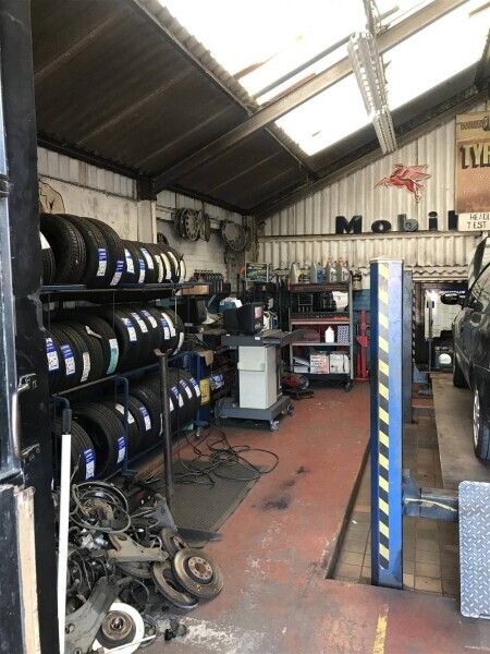 Under Offer: FREEHOLD MOT TESTING & REPAIRS CENTRE IN ROYAL LEAMINGTON SPA Photo 4