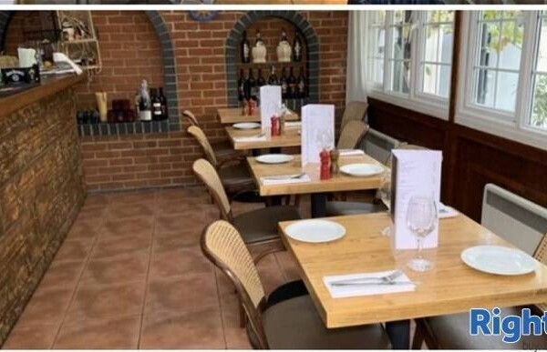 LEASEHOLD LICENSED ITALIAN FINE DINING RESTAURANT & HOTEL IN AFFLUENT BERKSHIRE VILLAGE Photo 4