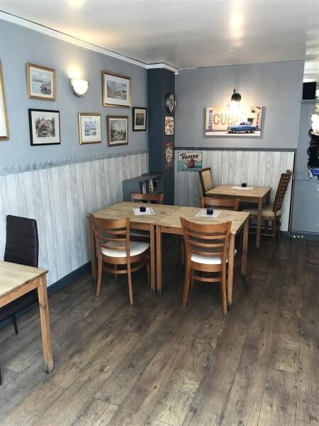 CHARMING COURTYARD COFFEE SHOP IN BRACKLEY TOWN CENTRE Photo 4