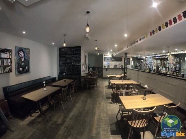 PUBLIC HOUSE: WILMSLOW: R9377 Photo 4