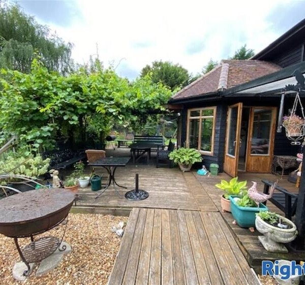 Caravan and Campsite/Development Opportunity - Hertfordshire Photo 4