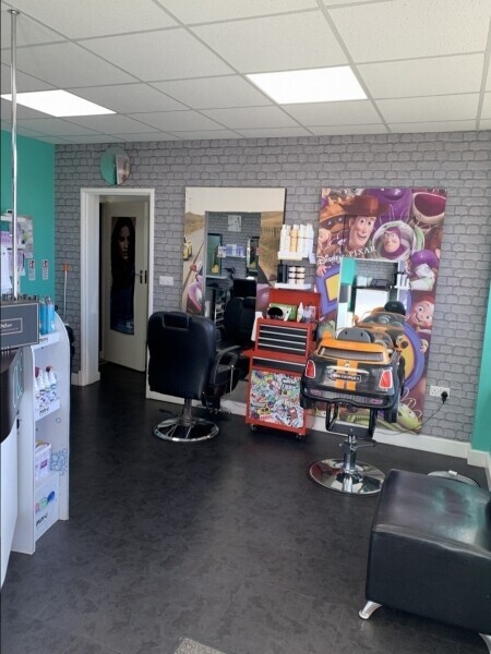 Hair salon for sale Photo 4