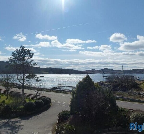 Highly Attractive 13-Bedroom Hotel Situated in Arisaig Photo 4