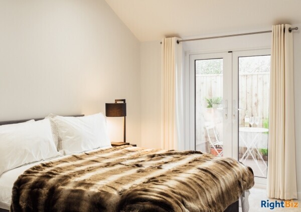 5 Brand New 2 Bed Apartments - New Forest Photo 4
