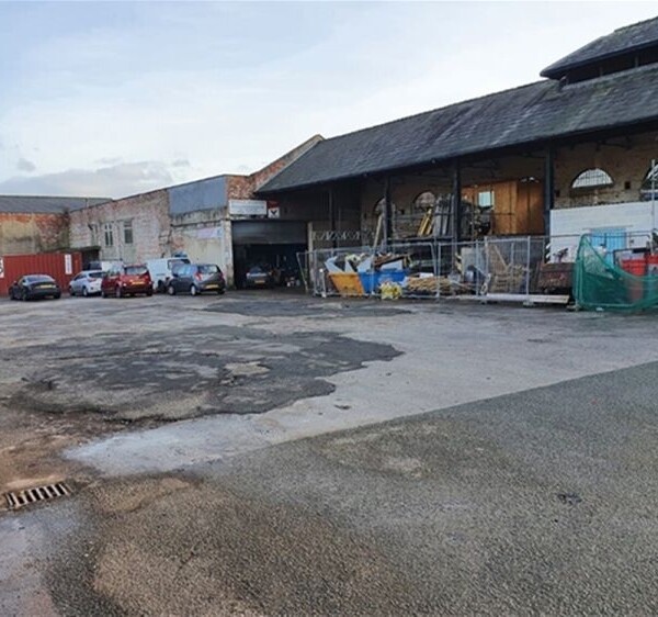 LARGE SECURE STORAGE, OFFICE LETS & COMMERCIAL PARKING FACILITY - WIRRAL Photo 4
