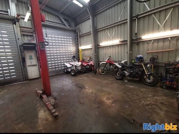 Well known traditional garage for sale Photo 4