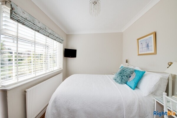 SUPERB 10 BED GUEST HOUSE - CHICHESTER Photo 4