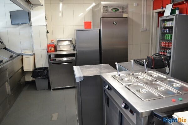Retails Takings Av 5K PW – Great village location with no competition and fantastic profit margins! Photo 4
