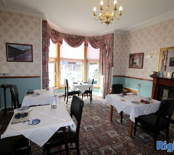 Excellent 5-Bedroom Guest House in Perth Photo 4
