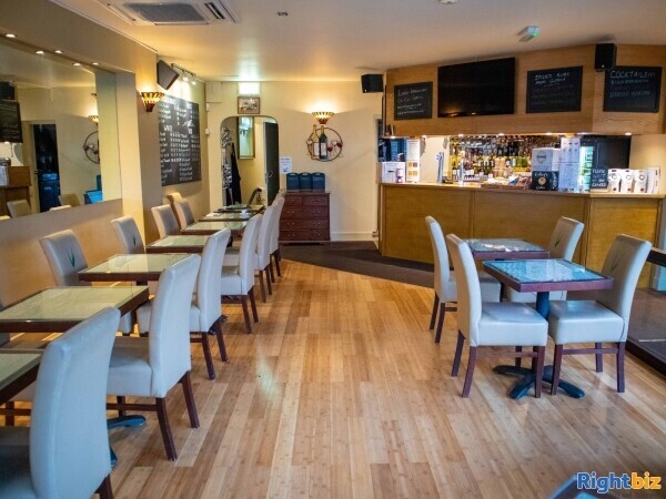 SURREY - CENTRAL WALTON-ON-THAMES WINE BAR/RESTAURANT Photo 4