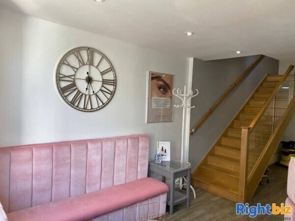 Newly established beauty salon business for sale. Photo 4