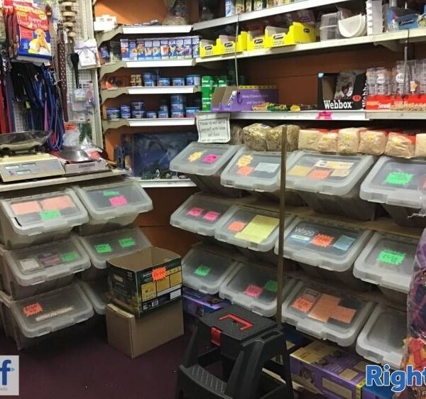 CHEAP PRICED FREEHOLD COMMERCIAL PROPERTY, TREHARRIS, SOUTH WALES. Photo 4