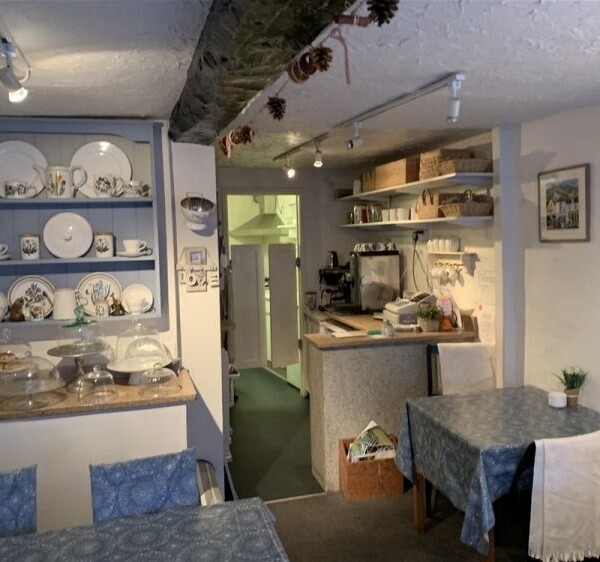 SHOP PREMISES prime central location WOTTON-UNDER-EDGE Photo 4