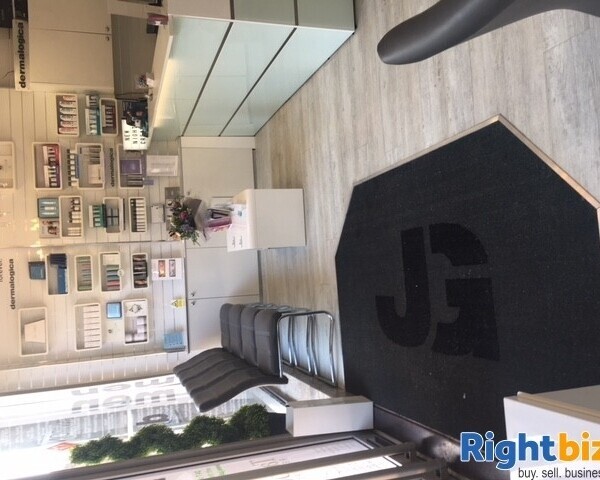 VERY SUCCESSFUL, ESTABLISHED, HIGHLY PROFITABLE FULLY MANAGED SALON SITTINGBOURNE KENT Photo 4