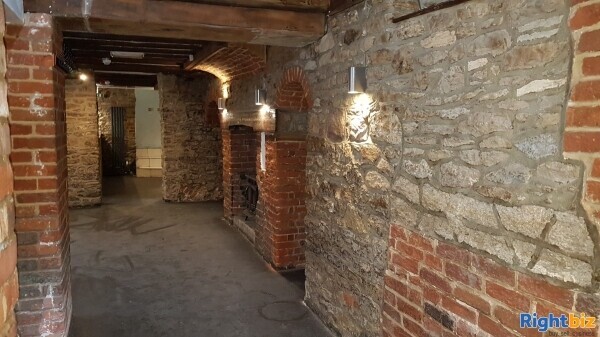 WILTSHIRE - WINE BAR ON HIGHWORTH MAIN STREET Photo 4