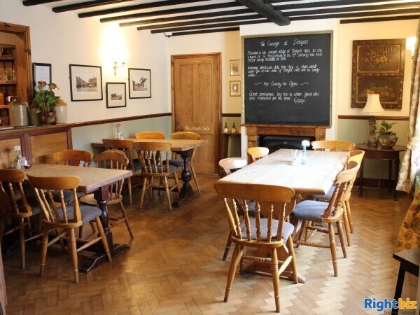 SOMERSET - VILLAGE FREE HOUSE Photo 4
