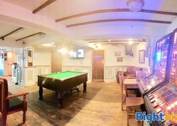 PEMBROKESHIRE (TENBY) - COASTAL TOWN CENTRE PUBLIC HOUSE Photo 4