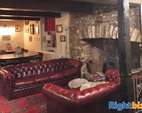 PEMBROKESHIRE (NEAR TENBY) - VILLAGE CENTRE CATERING LED PUBLIC HOUSE Photo 4