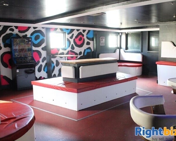 PEMBROKESHIRE - TOWN CENTRE CAFE & NIGHTCLUB PREMISES Photo 4
