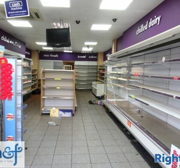 EMPTY CONVENIENCE STORE - ST HELENS MERSEYSIDE Photo 4