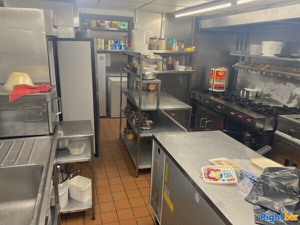 Restaurant for Sale in Eastcote, Ruislip. 3 Bed Flat Included | Residential Income: Circa £15,000/yr Photo 4