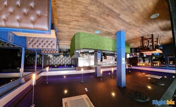 GOOD SIZE LOUNGE BAR FOR SALE PAISLEY Photo 4