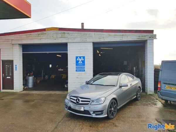 Freehold Petrol station and Car Garage with House in Woodhall Spa Lincolnshire Photo 4