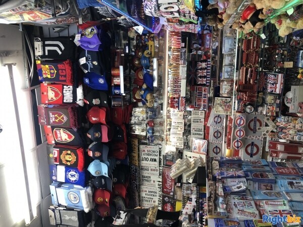 Piccadilly Circus London gift shop Photo 4