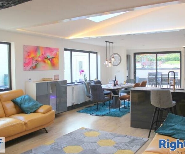 FREEHOLD FISH & CHIP SHOP WITH NEWLY RENOVATED ACCOMMODATION - LODDON, NORFOLK Photo 4