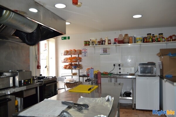 *closed* Established, refurbished cafe situated in a prime location Photo 4