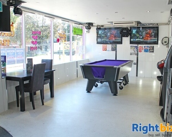 KENT - HISTORIC MEDWAY TOWN CENTRE BAR FOR SALE Photo 4