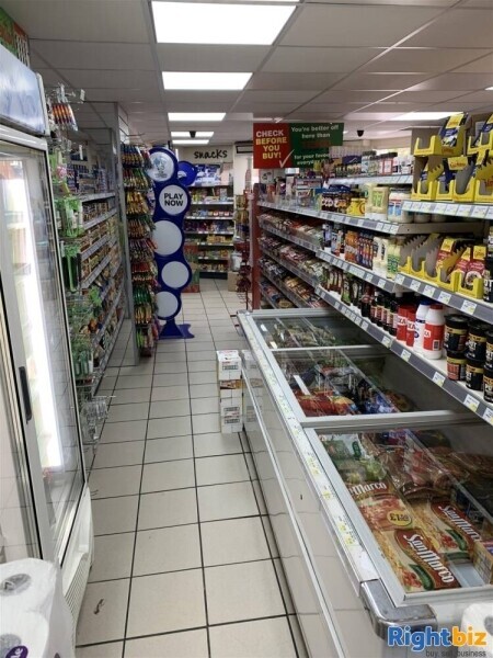 TAKING £19,500PW LICENSED CONVENIENCE STORE in SWADLINCOTE, DERBYSHIRE Photo 4