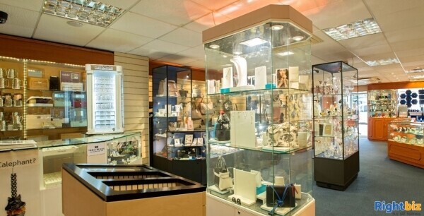 Well established Jewellers located on the Fylde coast Photo 4